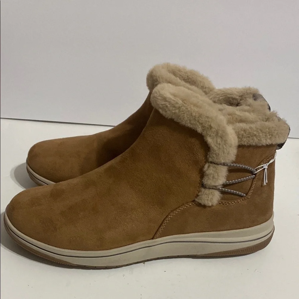 Clarks Women's Tan Ankle Boots with Faux Fur Lining Size 11
